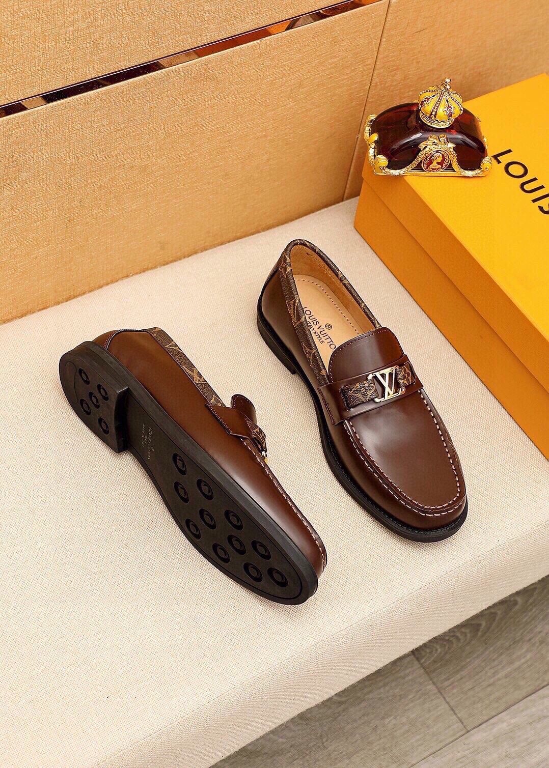 Louis Vuitton Moc-Toe Hardware Loafers